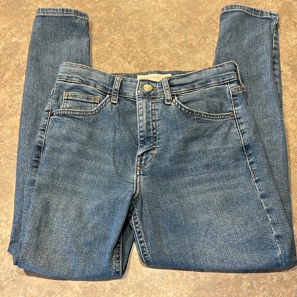 NWOT Topshop ripped knee Jamie jeans